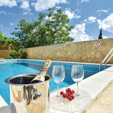 Beautiful In Okrug Gornji With Jacuzzi Σπίτι διακοπών