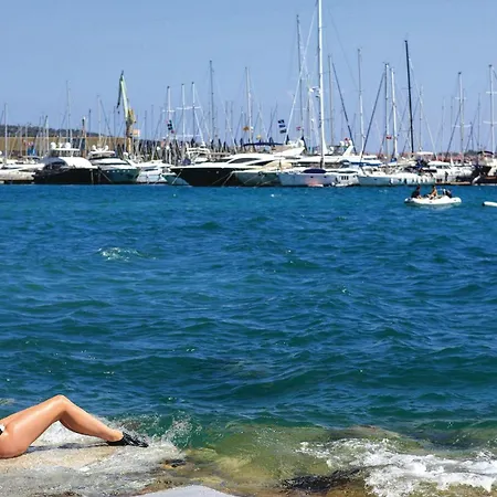 Σπίτι διακοπών Beautiful In Okrug Gornji With Jacuzzi