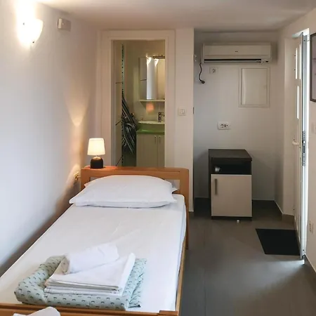 Holiday home Beautiful In Okrug Gornji With Jacuzzi Trogir