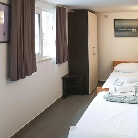Holiday home Beautiful In Okrug Gornji With Jacuzzi
